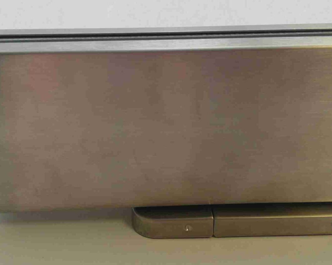 Hidrauliskais durvju aizvērējs-eņģe