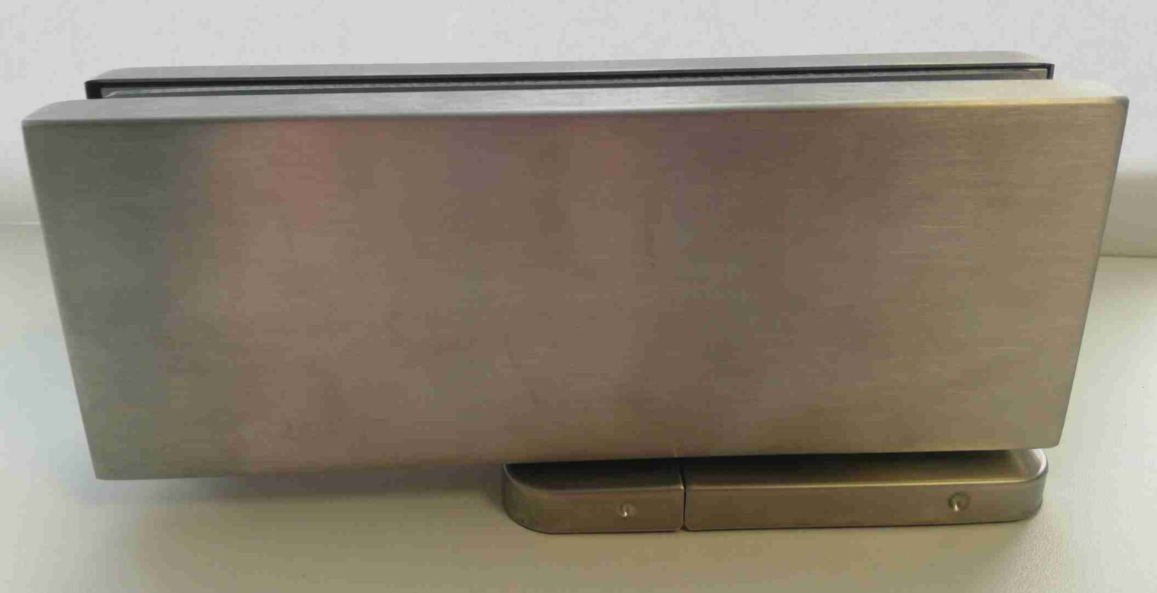 Hidrauliskais durvju aizvērējs-eņģe